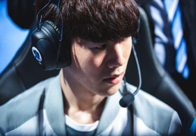 欢迎回家！31岁老将场均9分8篮板亮相火箭训练营，体型更加壮硕