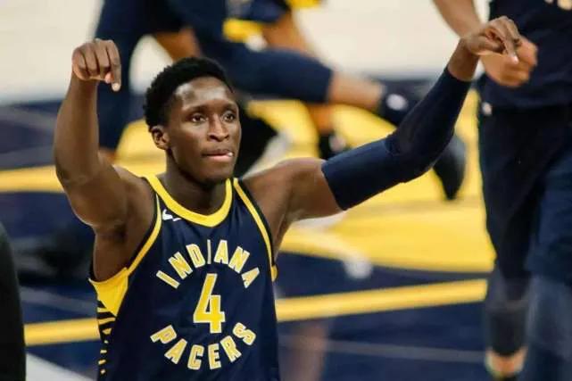 三人侧翼 三人侧翼